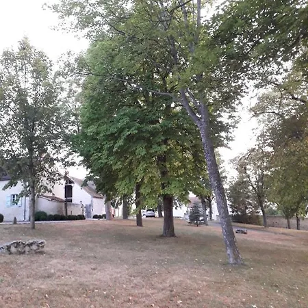 Les Tilleuls Charroux-dʼAllier